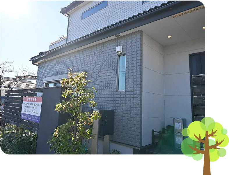 モダンな外構デザインの住宅と植栽